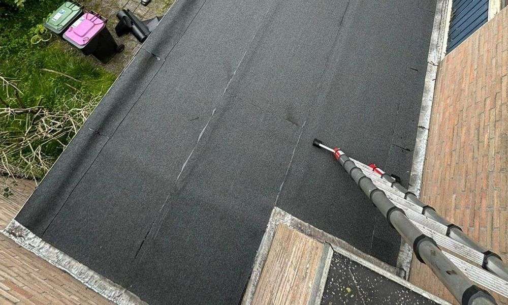 Plat dak geplaatst door dakdekker in Hulst